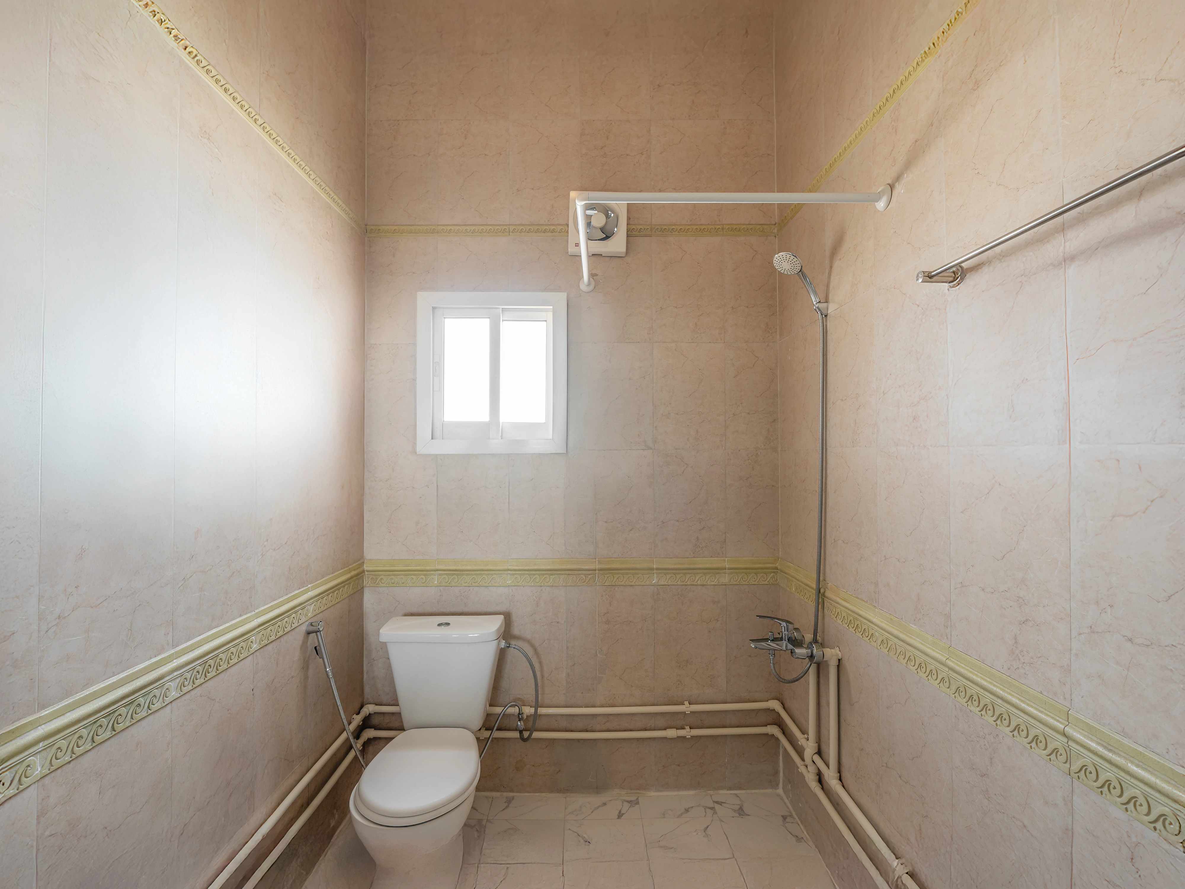 مجمع كامل، 44 فيلا مؤجرة بالكامل