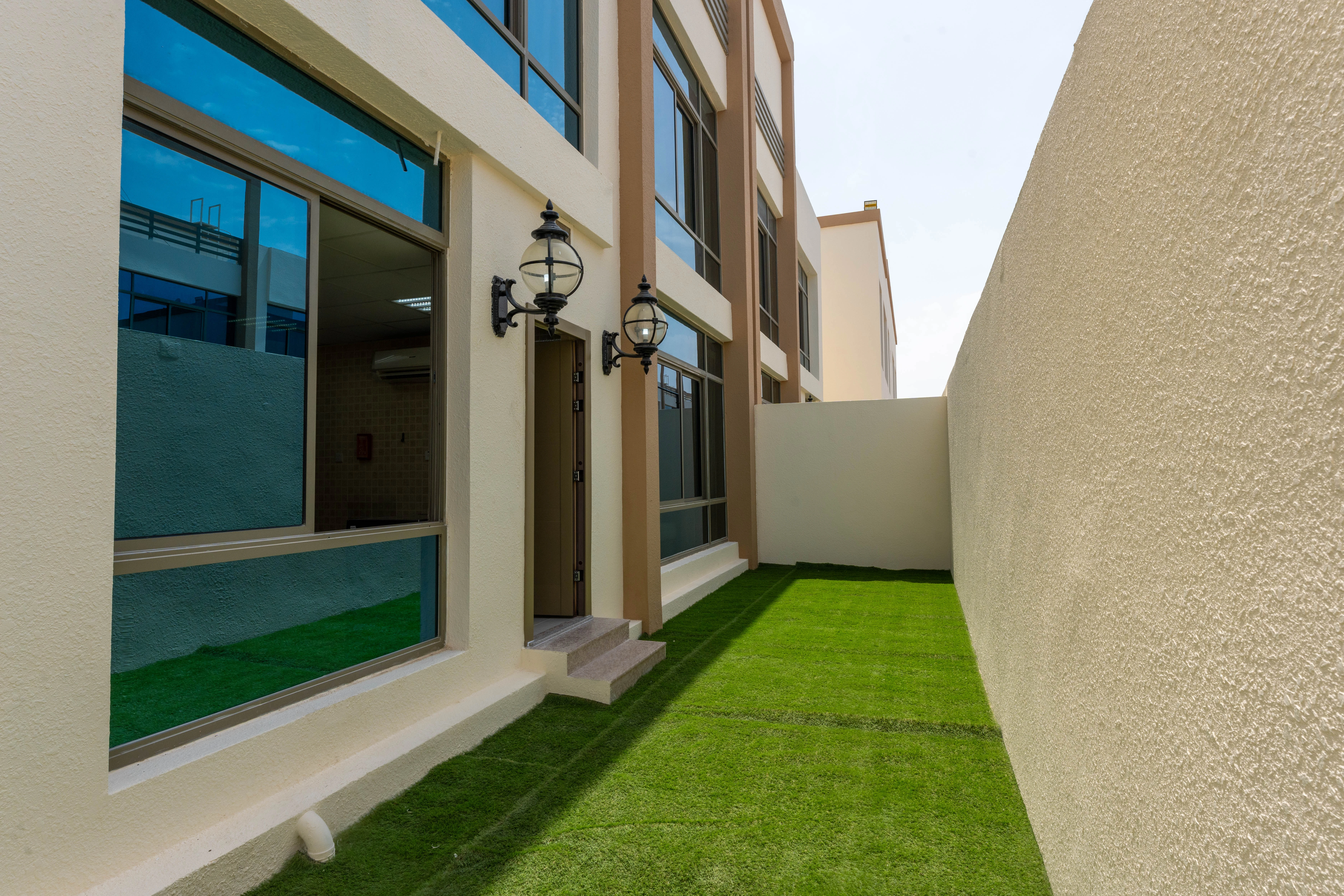 فيلا مفروشة واسعة في مجمع سكني بالوكرة – راحة، أمان، وعائد استثماري مضمون          Ask ChatGPT