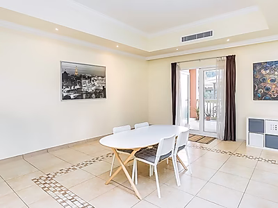 PEACEFUL 2 BEDROOM RETREAT WITH PRIVATE BALCONY & GARDEN OUTDOOR ACCESS