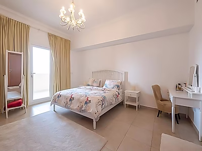 PEACEFUL 2 BEDROOM RETREAT WITH PRIVATE BALCONY & GARDEN OUTDOOR ACCESS