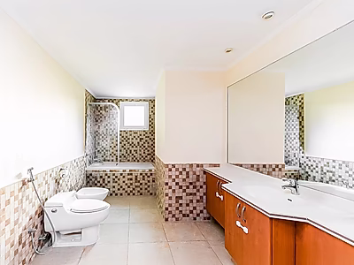 PEACEFUL 2 BEDROOM RETREAT WITH PRIVATE BALCONY & GARDEN OUTDOOR ACCESS