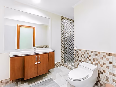 PEACEFUL 2 BEDROOM RETREAT WITH PRIVATE BALCONY & GARDEN OUTDOOR ACCESS