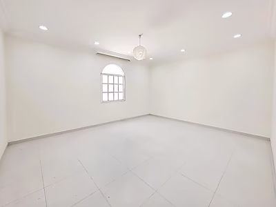 فيلا فاخرة للبيع في منطقة الخليج الغربي الدبلوماسية | موقع مميز