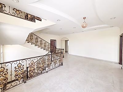 فيلا فاخرة للبيع في منطقة الخليج الغربي الدبلوماسية | موقع مميز