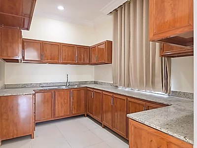 فيلا فاخرة للبيع في منطقة الخليج الغربي الدبلوماسية | موقع مميز