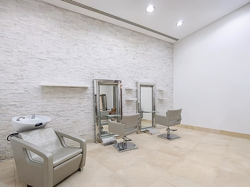 Luxury Salon in a 5-Star Hotel – West Bay - Photo 1