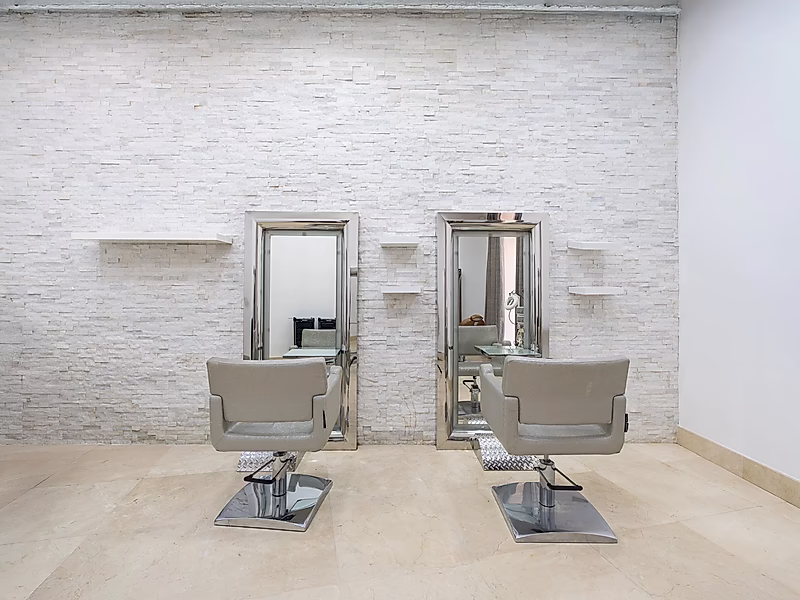 Luxury Salon in a 5-Star Hotel – West Bay - Photo 5