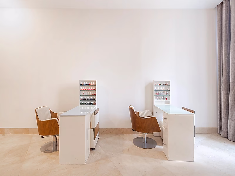 Luxury Salon in a 5-Star Hotel – West Bay - Photo 9