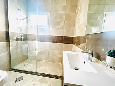 شقة مريحة مؤلفة من غرفتي نوم ومفروشة - الفواتير مشمولة - لوسيل