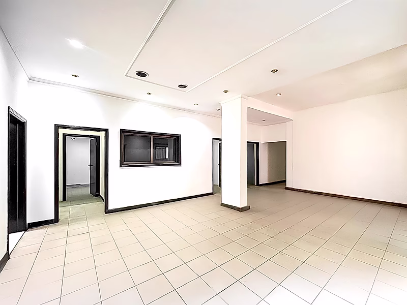 PREMIUM SEMI-FITTED OPEN-PLAN OFFICE | AL MUNTAZAH - Photo 1