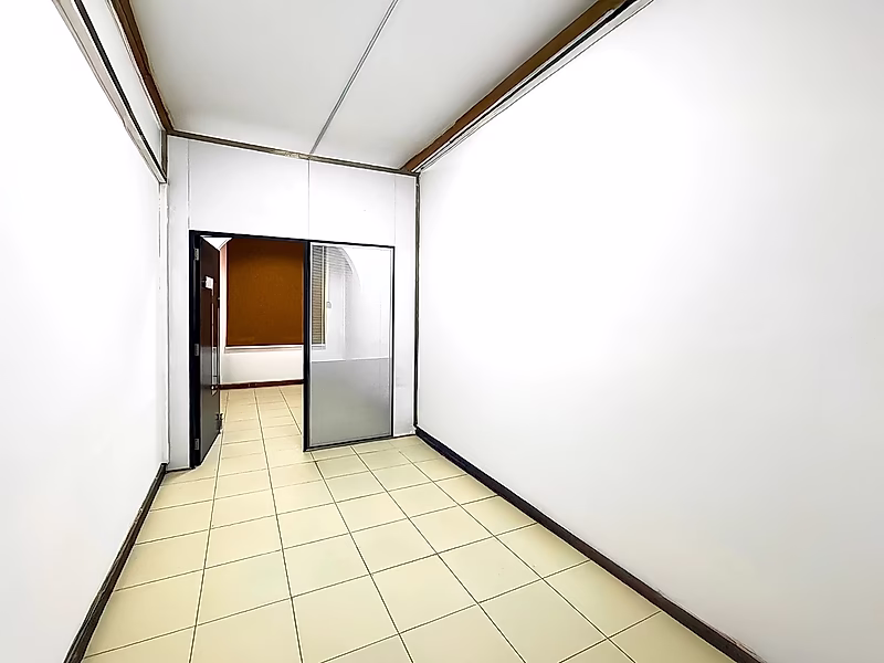 PREMIUM SEMI-FITTED OPEN-PLAN OFFICE | AL MUNTAZAH - Photo 2
