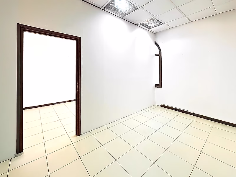 PREMIUM SEMI-FITTED OPEN-PLAN OFFICE | AL MUNTAZAH - Photo 7