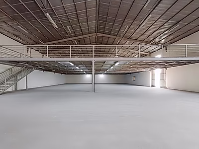 مستودع للإيجار بمساحة 1700 م² مع ميزانين في المنطقة الصناعية القديمة – متاح الآن