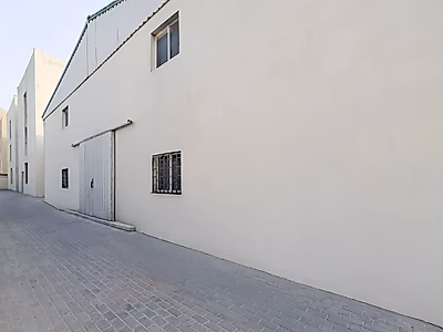 مستودع للإيجار بمساحة 1700 م² مع ميزانين في المنطقة الصناعية القديمة – متاح الآن