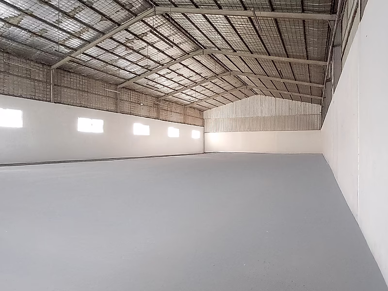Warehouse / Garage for Rent – Old Industrial Area – 1,600 sqm - Photo 3