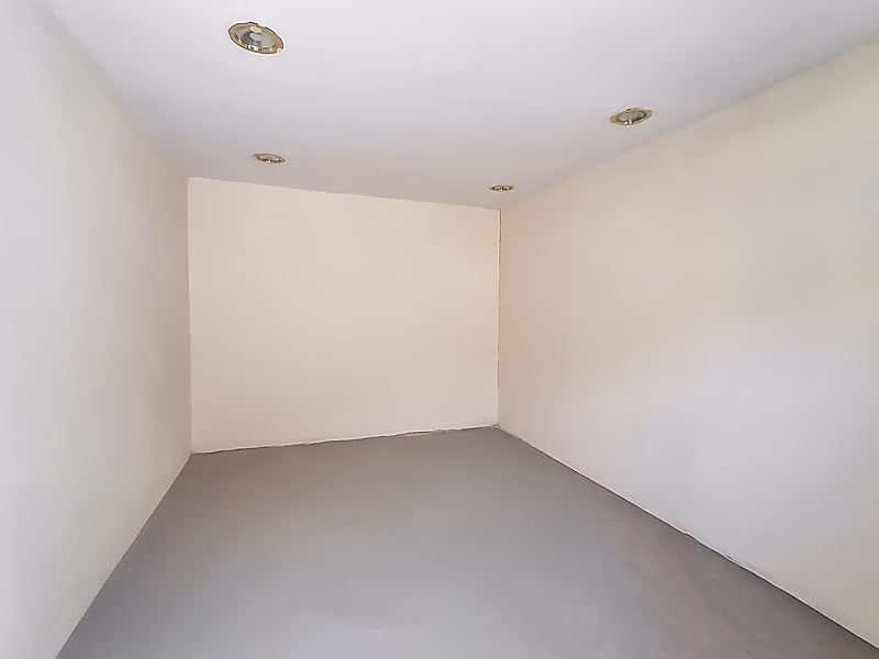 69-Room Labour Camp for Rent in Old Industrial Area - Photo 4