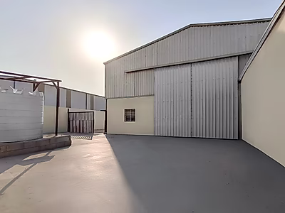 مستودع للإيجار – 600 متر مربع مع مكاتب في المنطقة الصناعية القديمة