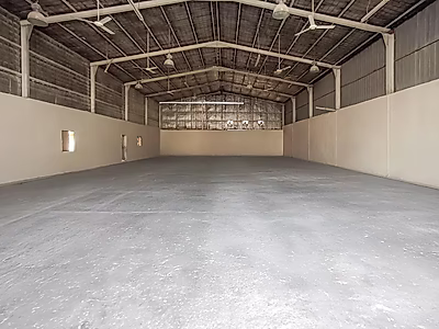 مستودع للإيجار – 600 متر مربع مع مكاتب في المنطقة الصناعية القديمة