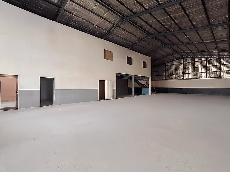 مستودع بمساحة 1800 متر مربع للإيجار في المنطقة الصناعية القديمة - Photo 2