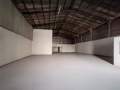 مستودع بمساحة 1800 متر مربع للإيجار في المنطقة الصناعية القديمة