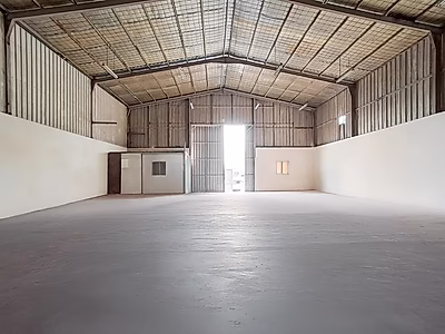 ورشة حديد وألمنيوم للإيجار – 560 متر مربع في المنطقة الصناعية القديمة