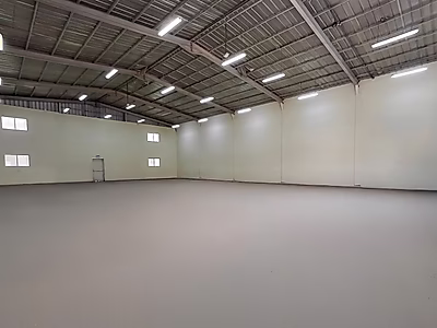 مستودع واسع بمساحة 1350 م² للإيجار في المنطقة الصناعية القديمة