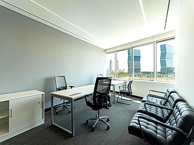 مكتب فاخر مجهز بالكامل – لوسيل مارينا