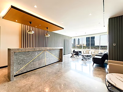 مكتب فاخر مجهز بالكامل – لوسيل مارينا