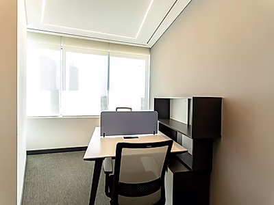 مكتب فاخر مجهز بالكامل – لوسيل مارينا