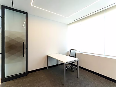 مكتب فاخر مجهز بالكامل – لوسيل مارينا