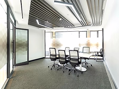 مكتب فاخر مجهز بالكامل – لوسيل مارينا