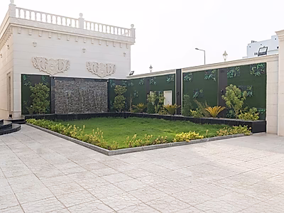 فيلا فاخرة للبيع مكونة من ١١ غرفة نوم | العزيزية