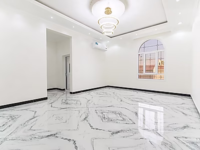 فيلا فاخرة للبيع مكونة من ١١ غرفة نوم | العزيزية