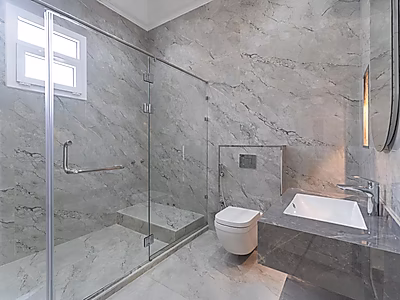 فيلا فاخرة للبيع مكونة من ١١ غرفة نوم | العزيزية