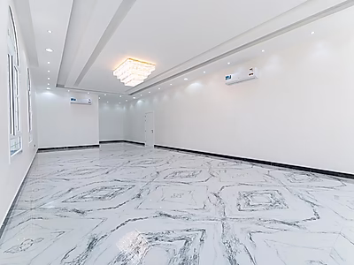 فيلا فاخرة للبيع مكونة من ١١ غرفة نوم | العزيزية