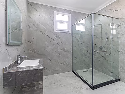 فيلا فاخرة للبيع مكونة من ١١ غرفة نوم | العزيزية