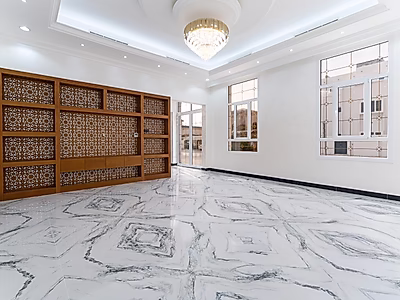 فيلا فاخرة للبيع مكونة من ١١ غرفة نوم | العزيزية