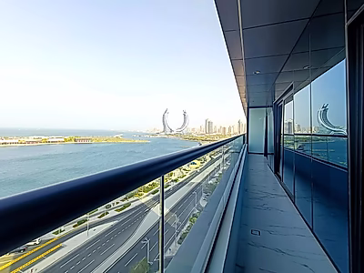 شقة مذهلة من غرفتي نوم للإيجار | إطلالات خلابة على البحر والمدينة