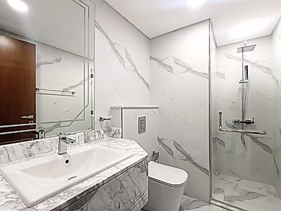 شقة مذهلة من غرفتي نوم للإيجار | إطلالات خلابة على البحر والمدينة