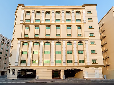 مبنى استثنائي للبيع في أم غويلينة