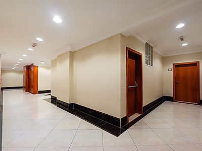 مبنى استثنائي للبيع في أم غويلينة