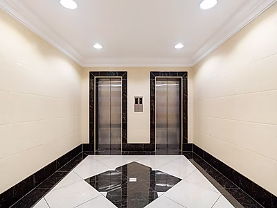 مبنى استثنائي للبيع في أم غويلينة