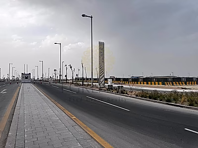 قطعة أرض زاوية فيلا للتملك الحر بمساحة 555 مترًا مربعًا | الموقع الاستراتيجي