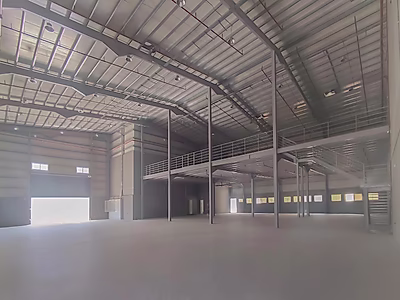 مستودع + مكتب + صالة عرض + سكن – للبيع