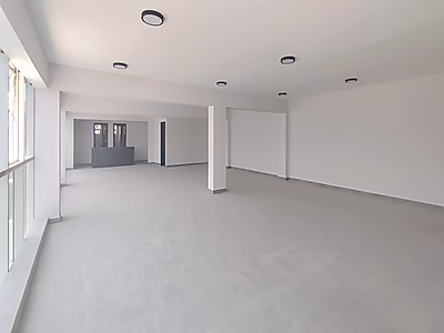 مستودع + مكتب + صالة عرض + سكن – للبيع