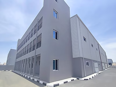 مستودع + مكتب + صالة عرض + سكن – للبيع