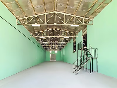 مستودع + ميزانين للإيجار في المنطقة الصناعية القديمة - 3000 متر مربع