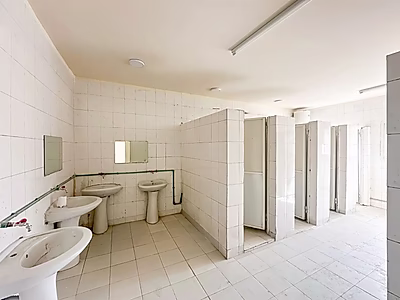 معسكر عمل للإيجار | ٧٢ غرفة | مُجدَّد حديثًا | موقع مميز