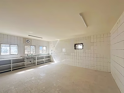 معسكر عمل للإيجار | ٧٢ غرفة | مُجدَّد حديثًا | موقع مميز