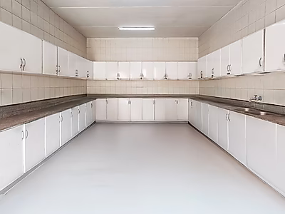 معسكر عمال واسع للإيجار في المنطقة الصناعية القديمة